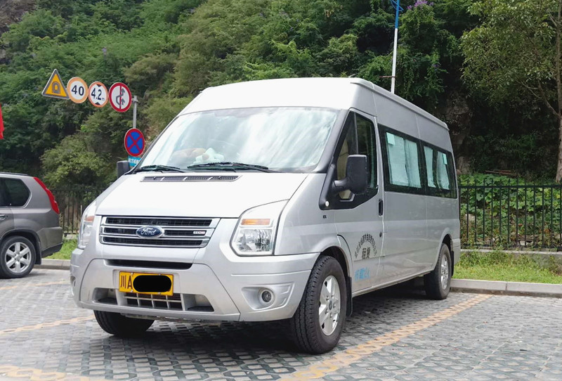 成都租中巴車(chē)哪家租價(jià)格便宜車(chē)況好