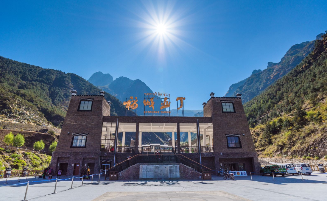 成都租車(chē)去稻城亞丁一般需要多少錢(qián)一天