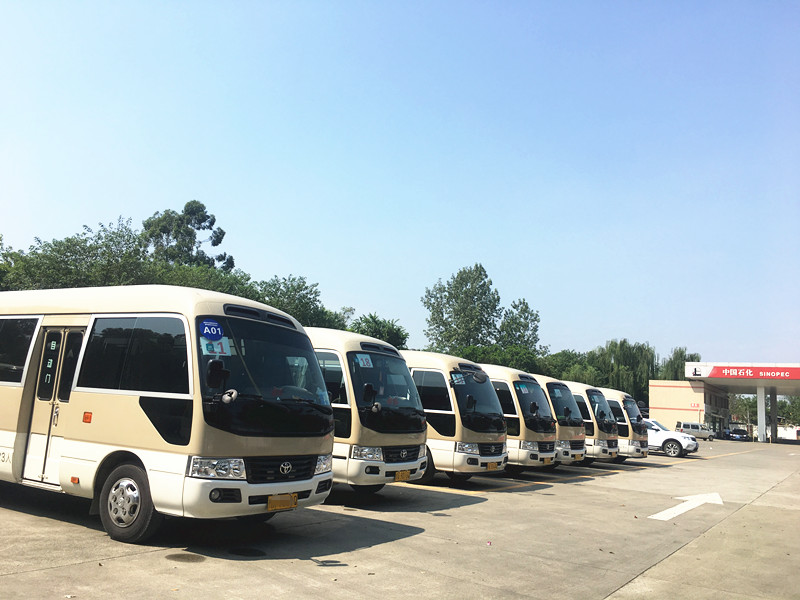 成都租中巴車(chē)多少錢(qián)