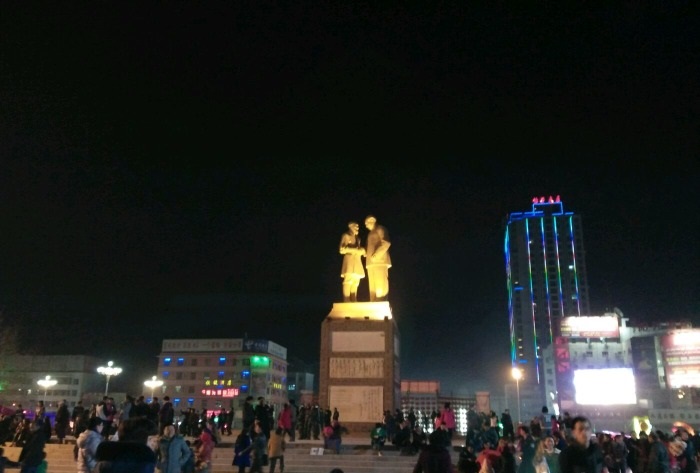 中秋成都租車(chē)自駕旅游去團結夜市