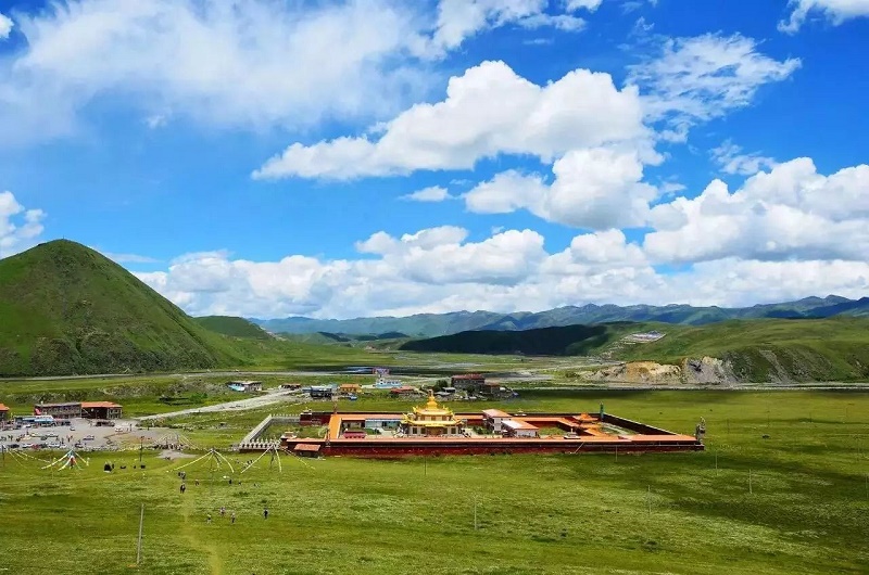 國慶去哪里玩，成都租車(chē)自駕去川西，一個(gè)景色媲美西藏的地方